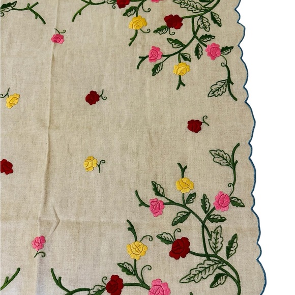 Vintage Linen Floral Hand Embroidered Roses Square Table Topper Scalloped 26" - Picture 14 of 15
